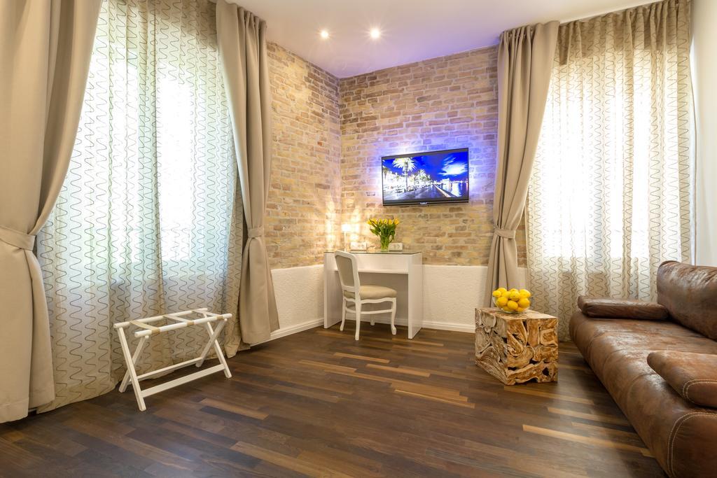 Pellegrini Luxury Rooms สปลิท ภายนอก รูปภาพ