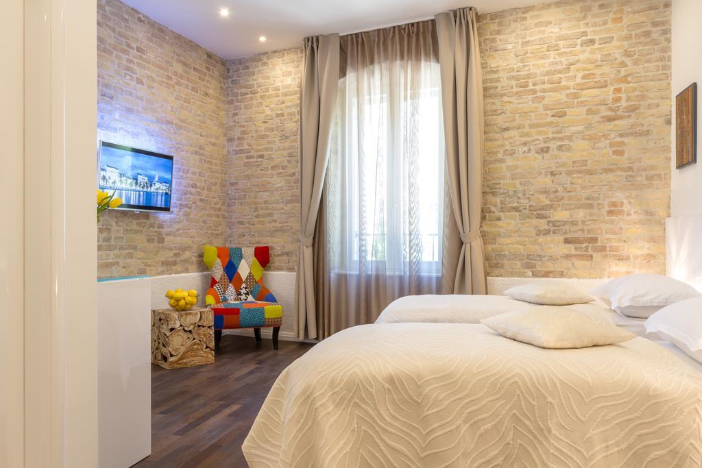Pellegrini Luxury Rooms สปลิท ภายนอก รูปภาพ